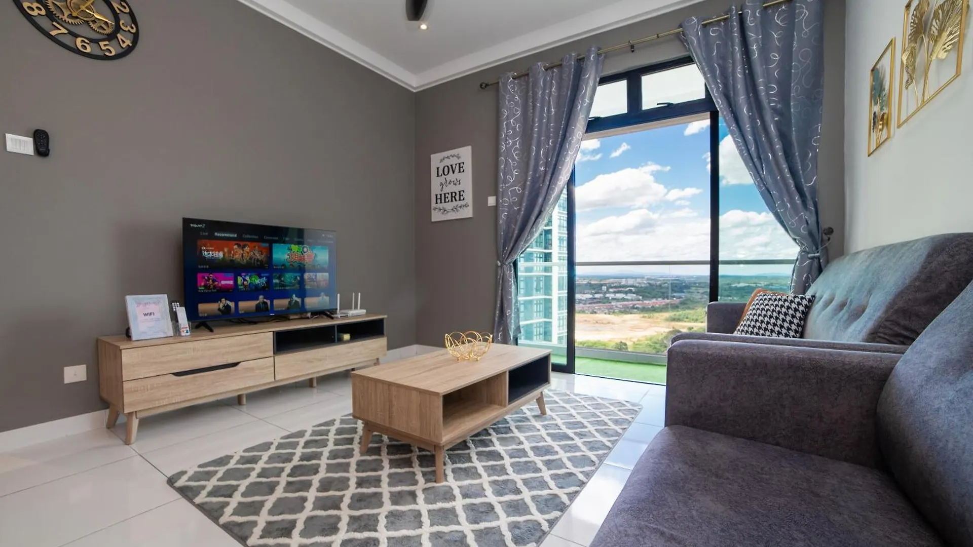 The Platino Sweet Peony 3Br8Pax Nr Paradigm Mall 新山 0*,  马来西亚